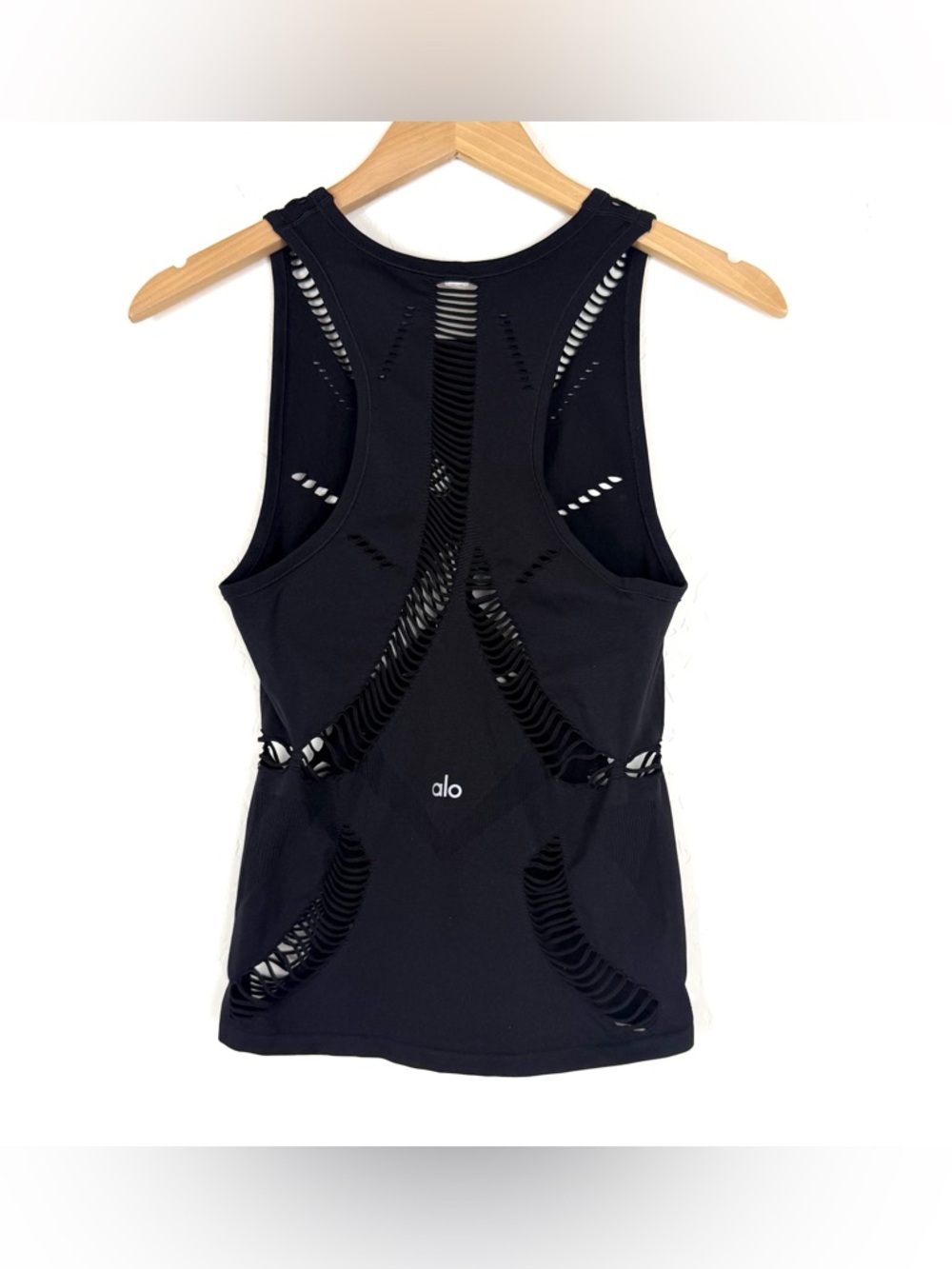ALO Shirt Lark Tank Top Laser Cut Seamless
In Black